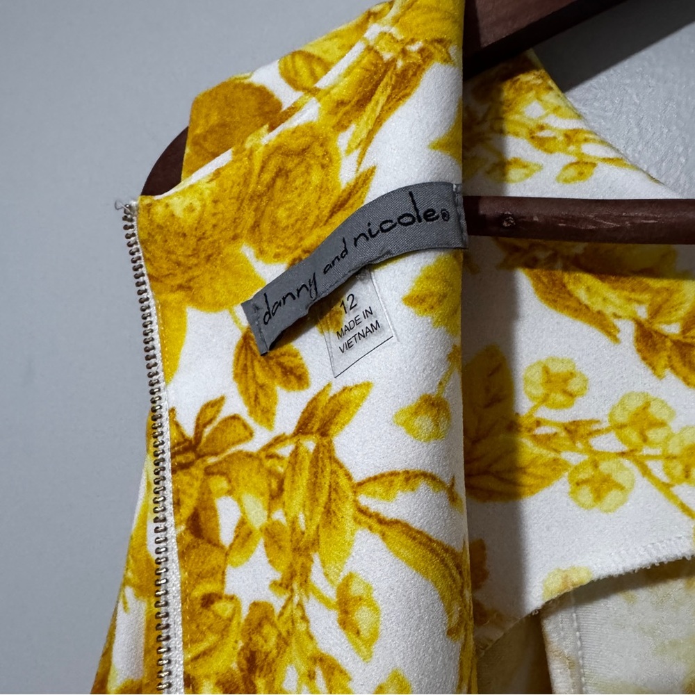 danny and nicole | Yellow and White Sleeveless, Floral Dress (Size 12) - Picture 4 of 9